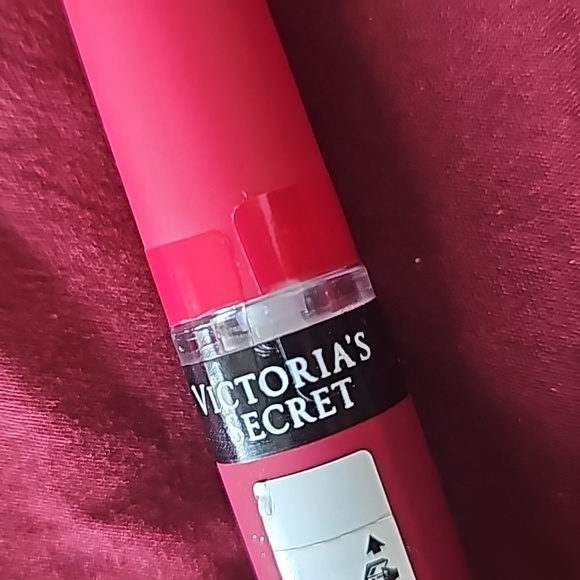 Victoria's Secret Velvet Matte Lip cream stain - Picture 3 of 3